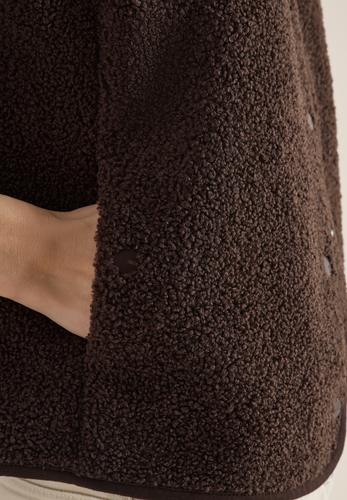 Weste aus Teddy-Material mit Rundhals S - Macchiato Brown