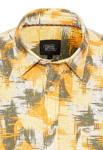 Short-sleeve shirt with a textured pattern