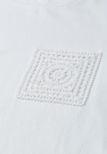 T-Shirt mit Rundhals und Crochet-Tasche 40 - Off White