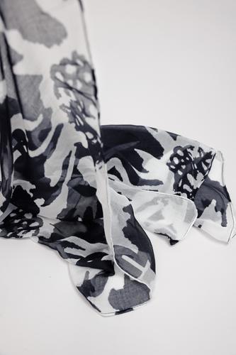 Tuch mit Blumen-Schrift-Muster OS - Marine Gemustert